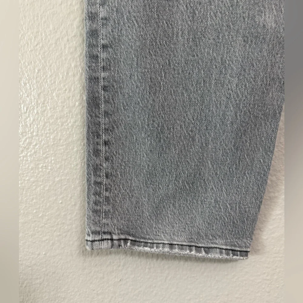 Abercrombie & Fitch Ultra High Rise 90s Straight Jean in Gray